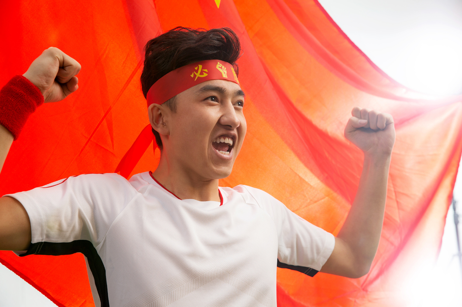 兴奋的球迷庆祝获胜