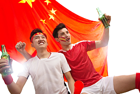 兴奋的球迷欢呼庆祝获胜图片