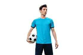 拿着足球的运动员肖像