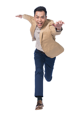 兴奋奔跑的中年男人照片