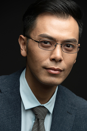 成功的中年商务男士肖像图片