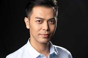 自信的商务男子肖像照片