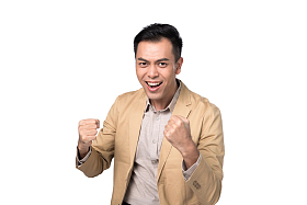 庆祝成功的中年男人