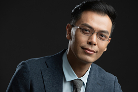 成功的中年商务男士肖像图片